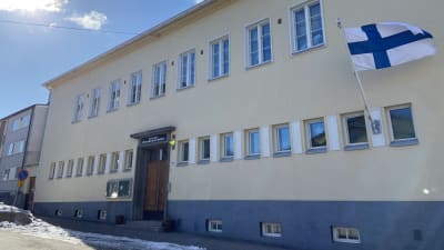 Svenska församlingshemmet i Borgå en solig vårdag.