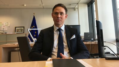 Jyrki Katainen berättar om sina framtidsplaner i sitt arbetsrum i Bryssel