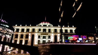 Utrikesministeriet i Skopje, Makedonien i nattbelysning.