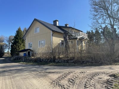 Det gamla karaktärshuset på Rullarsböle gård har fått en ansiktslyftning. 