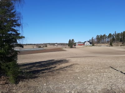Rullarsböle gård i Snappertuna från vägen sett. 