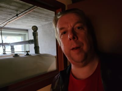 Magnus Björkell har en oljecistern som rymmer 3000 liter olja