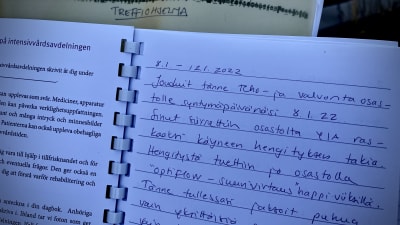 Utdrag ur en sjukhusdagbok på finska. "Du togs in på intensivvårdsavdelningen på din födelsedag den 8.1.22."