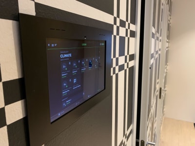 En skärm i ett hus som sköter all teknik, såsom temperatur. 