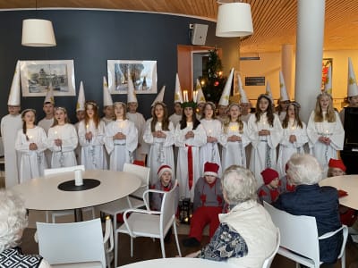 Lucia på Vindängens skola i Esbo.