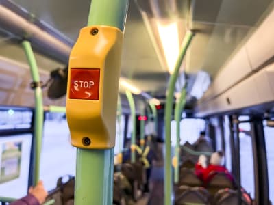 Stoppknapp i en buss.