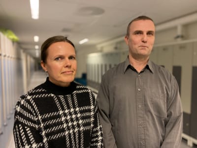Hem och Skolas ordförande Anna Stenman och Ari Rytkölä från styrelsen.