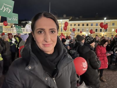 Nasima Razymar är biträdande borgmästare i Helsingfors.
