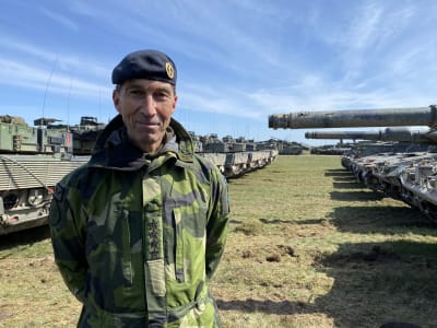Sveriges överbefälhavare Micael Bydén på Rinkaby övningsfält i Skåne i samband med övningen Aurora 23.