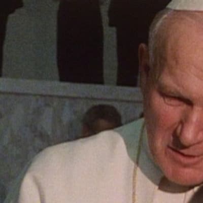Paavi Johannes Paavali II Ulkolinja: Vatikaanin vallan jakajat -ohjelmassa vuonna 1985