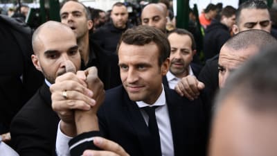 Emmanuel Macron gjorde valkampanj i Parisförorten Sarcelles den 27 april 2017.