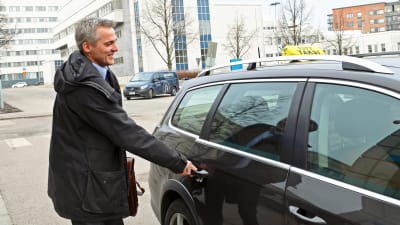 Anders Adlercreutz öppnar taxins dörr