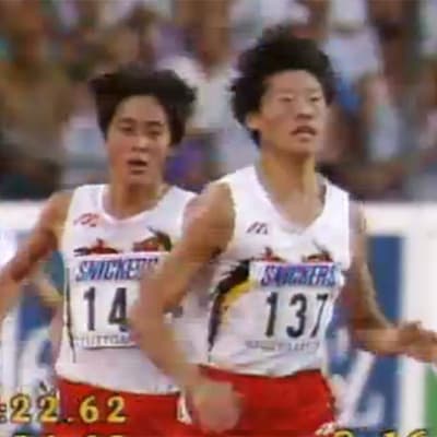 Kolme kiinalaista naisjuoksijaa juoksee Stuttgartin MM-kisoissa 1993.