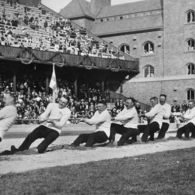 Köydenvetoa Tukholman olympialaisissa 1912.