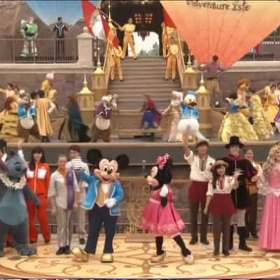 Uutisvideot: Shanghain Disney-puisto avautui