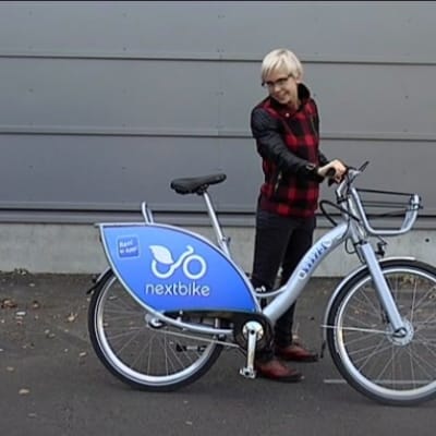 Toimittaja Karoliina Kantola testasi kaupunkipyöräehdokkaat.