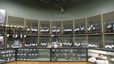 Dick's Sporting Goods säljer vapen i 715 affärer runt omkring USA