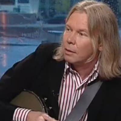 Muusikko Jukka Karjalainen Aamu-tv:ssä vuonna 2006.