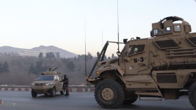Afghanska specialstyrkor trängde in i hotellet under natten och dödade fyra beväpnade terrorister