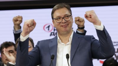 Det styrande partiets ledare, president Aleksandar Vučić, stärkte sin position ytterligare genom söndagens parlamentsvalet. 