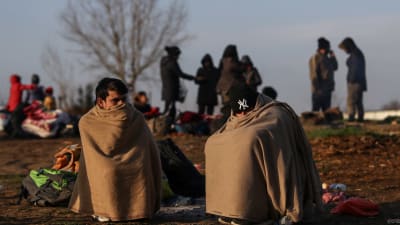 Migranter nära floden Evros vid den turkisk-grekiska gränsen i Edirne, Turkiet 2.2.2020
