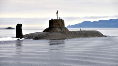 Den ryska atomubåten Dmitry Donskoi kommer till Östersjön. 