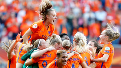 Hollands damer firar EM-guldet