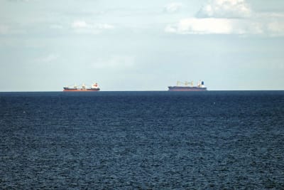 Utländska fartyg anländer till hamnen i Odessa.  "spannmålskorridoren"  