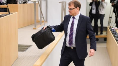Statsminister Juha Sipilä (C) redogjorde för ändringarna i statens ägarpolitik.