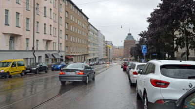 Trafik på Andra linjen i Berghäll, Helsingfors.