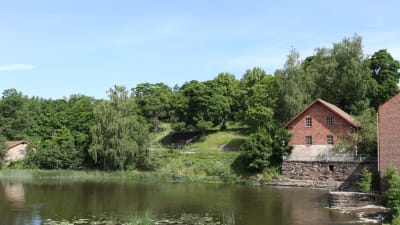 Kvarnen från 1700-talet vid Svartån i Billnäs bruk.