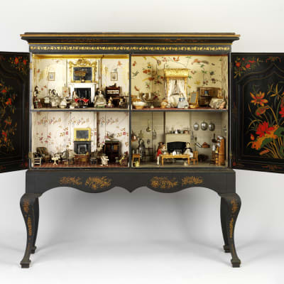 Killer Cabinet (1835–1838). Höjd 171 cm, bredd 160 cm, djup 56 cm. Victoria and Albert Museum, London.