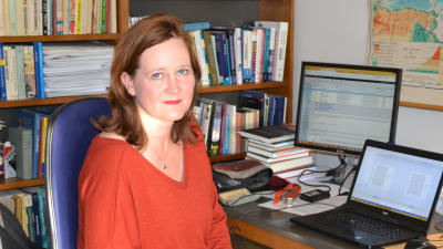 Porträttbild på Eva Önnudottir, politikforskare vid Islands universitet.