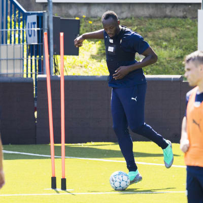 Usain Bolt tränar med Strömsgodset.
