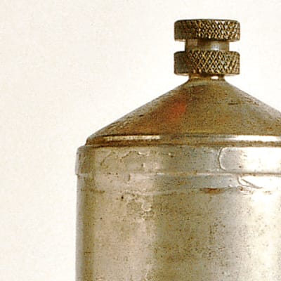 Maailman ensimmäinen aerosolipullo vuodelta 1926.