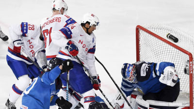 Andreas Martinsen trocklar in pucken i mål