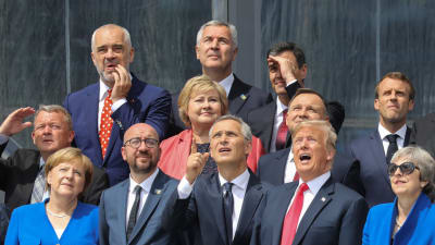 Nato-ländernas ledare fotograferades inför öppningsceremonin vid Nato-mötet i Bryssel på tisdagen 11.7.