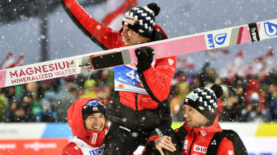  Dawid Kubacki firar sin VM-seger i backhoppning.