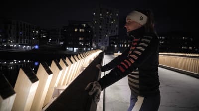 Jenna Laukkanen på Ylisoutajan silta i Joensuu.
