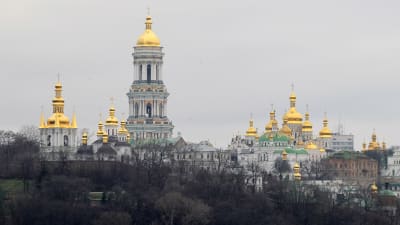 Grottklostret i Kiev med gyllene kupoler