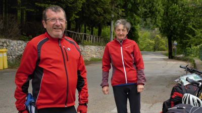 Gigi Dessemibus och Luisa Nazzoli är vana pilgrimsvandrare, denna gång med cyklar.