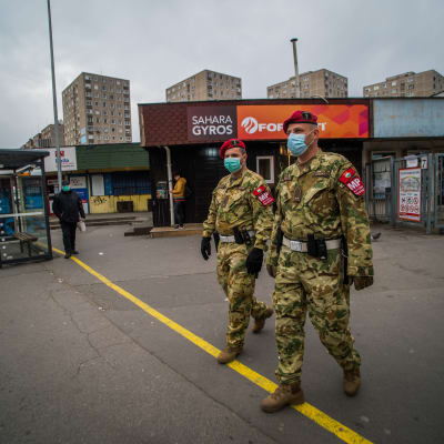 Militärpolis på gatan i Budapest 30.3.2020