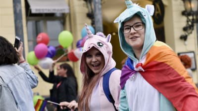 Prideparaden i Helsingfors den 1 juli 2017.
