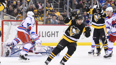 Pittsburghs Dominik Simon gör karriärens första NHL-mål.