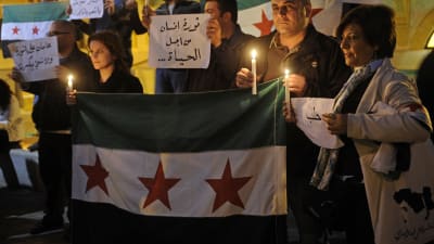 Libaneser markerar tvåårsdagen av det syriska upproret.
