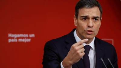 Socialistpartiets ledare Pedro Sánchez under en presskonferens i Madrid den 15 maj.