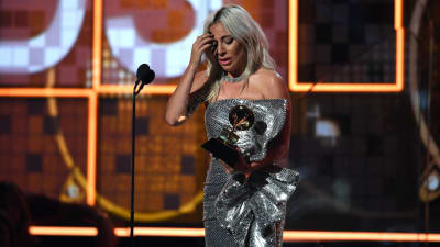 Bild på Lady Gaga på Grammy-galan 2019.