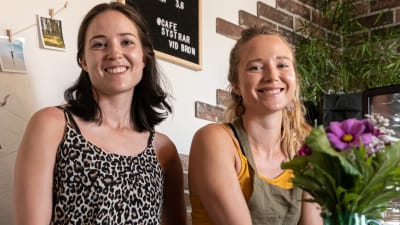 Frida och Hanna Lönnroos