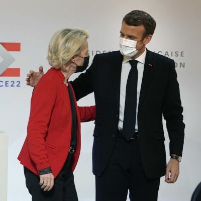 Emmanuel Macron ja Ursula von der Leyen.