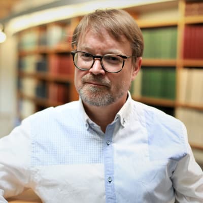 Olli Vapalahti, lääkäri ja tutkija, joka toimii Helsingin yliopiston zoonoosivirologian professorina